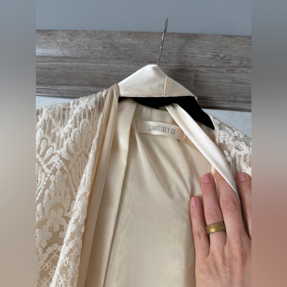 New *rare* Camas Lily Deadstock Fabric Lace Robe Kimono XS-XL Boho Wedding Layer - Picture 8 of 11